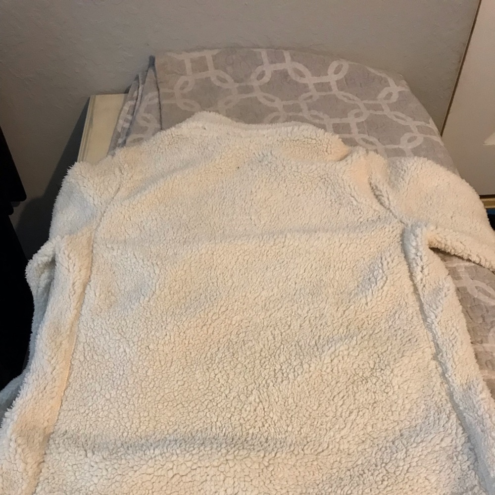 Sherpa Pullover - Picture 5 of 6